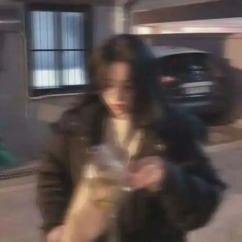 模糊黑色系女头动漫头像