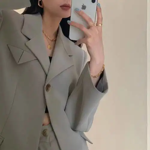 系列头像你也是从小到大被父母捧在手心长大的,怎么在爱情里却要一直忍让迁就凭什么