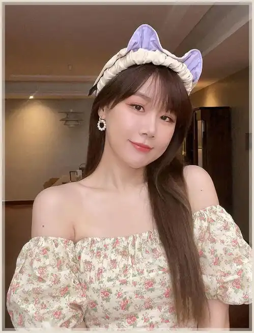 明天穿哪条连衣裙快帮我选选