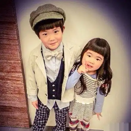 六年前的鼻涕虫姐姐,如今超逆袭,看到哥哥网友直呼认不出来