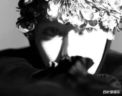 迪丽热巴复古油画大片,外表高冷气质冷艳,塑造能力太强了