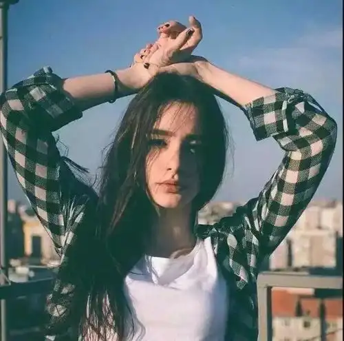 头像篇我在酒店的走廊里铺满了玫瑰花