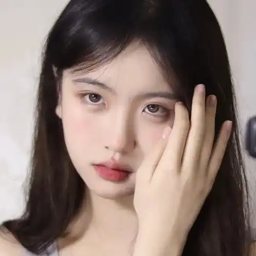 温柔女生头像可以喜欢大海,但别窒息于海底