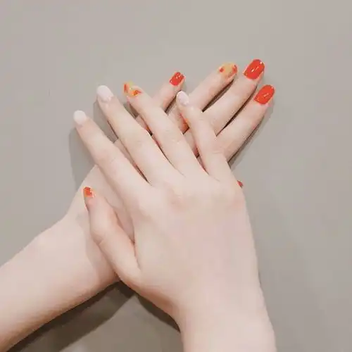 不好意思,我要先做南瓜色美甲了太仙儿太显白