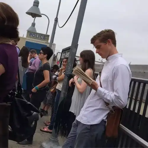 收录了全世界的禁欲系帅哥,这本火爆ins的书,所有女人都想读