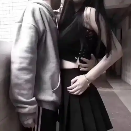 女生禁欲系衣服情侣头像