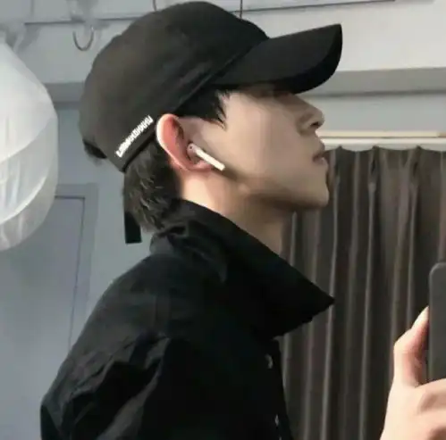 男生头像成年人的世界总在下雨