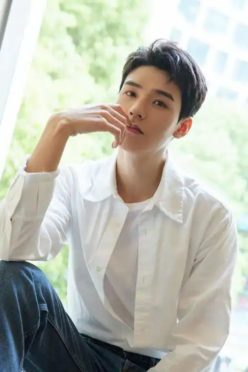夏日男朋友男星们如盐汽水般的清爽穿搭盘点