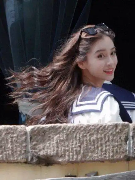 蓝色系的头像女生高级感