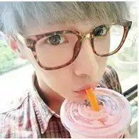 qq头像男小孩戴眼镜