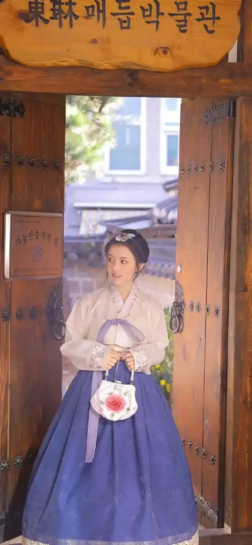 韩国美少女穿韩服,可爱迷人