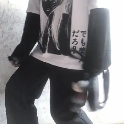 一本正经人男生头像不露脸半身,不用看脸就是潮流范的