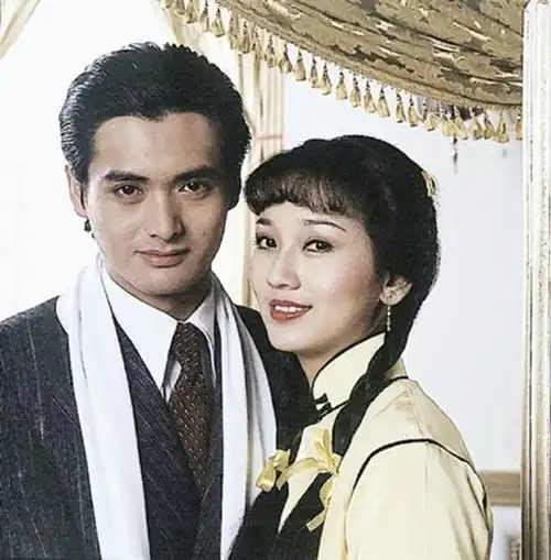 张婉婷看完英雄本色首映,走出影院给老板打电话快签周润发