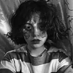 黑白女头像伤感高冷孤独岁月之沉淀