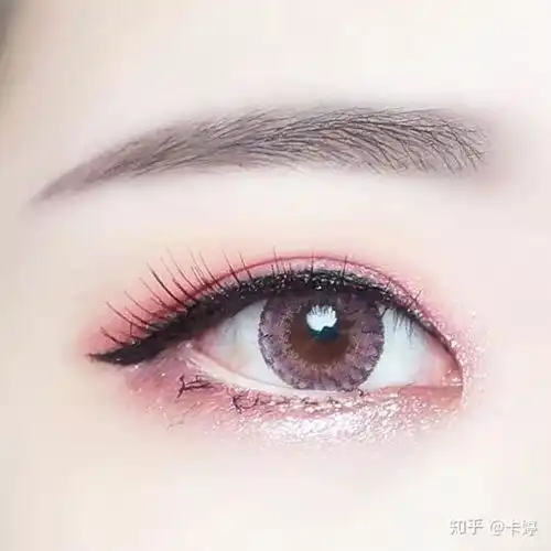 五分钟,打造温柔感十足的春季妆容