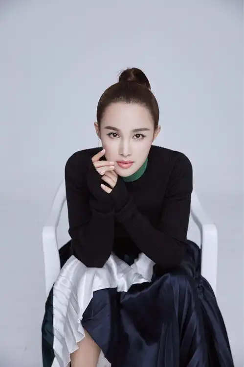 原生之罪最强单元女主黄锶骐全新写真造型百变彰显个性