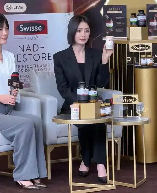 被秦岚的生图美到了眉眼温柔太迷人,西服套装穿出满满女人味