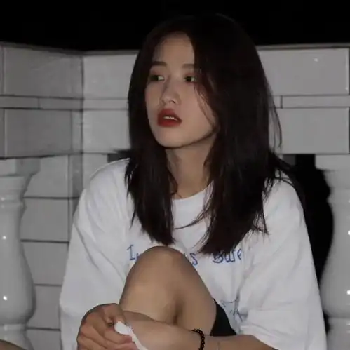 女生头像.holdeachother