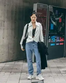 你穿白色小衫牛仔裤的样子,真的高级爆