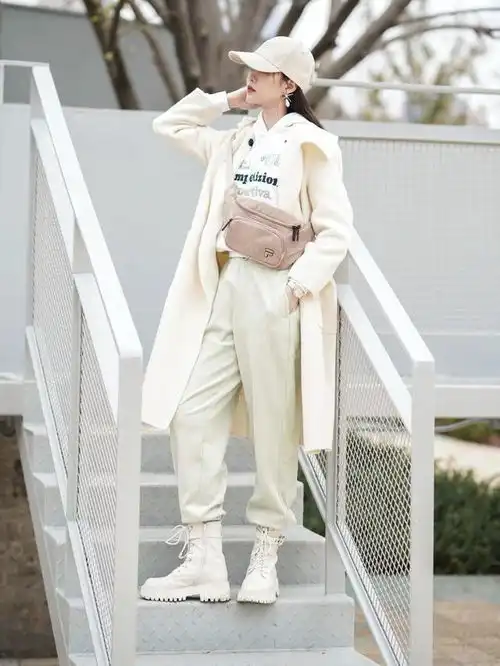 觉得大衣厚重试试卫衣叠穿技巧,让你瞬间化身韩系美女,超好看