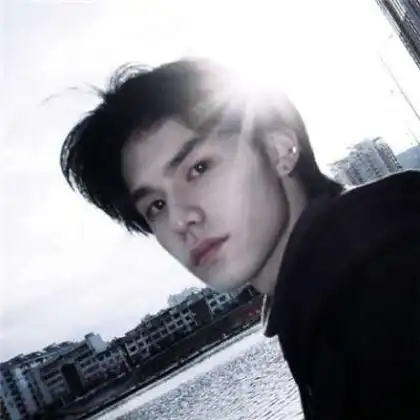 qq头像男生伤感,时光不及你眉梢真的老了