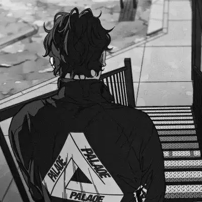 最近迷上了冲锋枪图源网络男生头像我要个性网