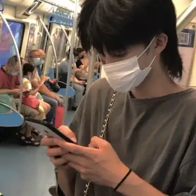 许易安成熟气质小众真人男头