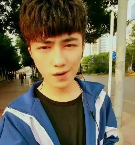 给我再来几张那个帅哥的照片