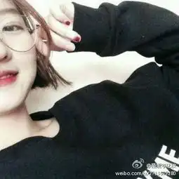 白色系高冷写实女生头像短发