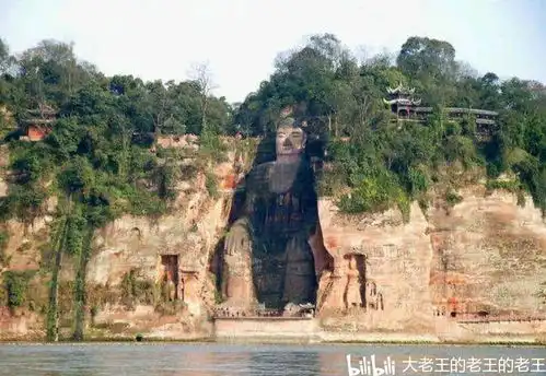 乐山大佛曾一度沦为军队训练的炮靶子