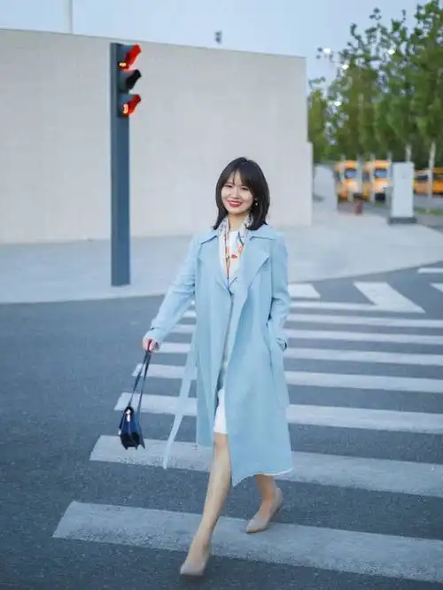 秋冬怎么穿才好看不如试一试粉红色西装外套,甜美又时尚