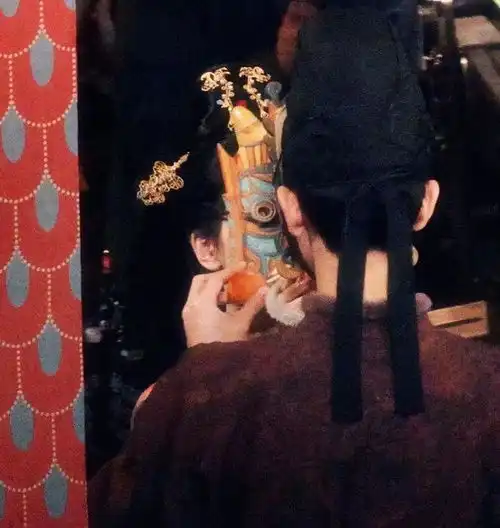 国色芳华路透,李现为杨紫戴面具,氛围感拉满也太好嗑了