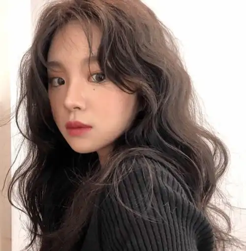 她的发型,清爽好看显脸小