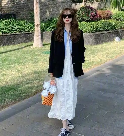 春季拒绝深色,今年流行浅色系穿搭,简约洋气又显白