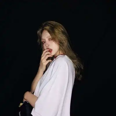 好看的禁欲系女孩头像高