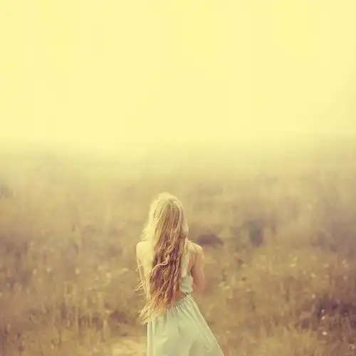 表面有多热情,背后就有多冷淡