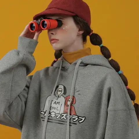 卫衣单穿也太老土00后现在都在get叠穿,太时髦