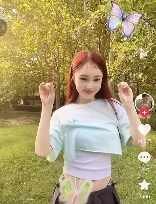 41岁李小璐买衣服引争议专挑粉色系被指装嫩,身材拍成五五分