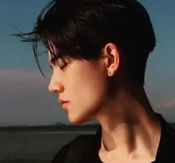 身为男人,被3个老女人同时包养5年,我有些话想和大家说说