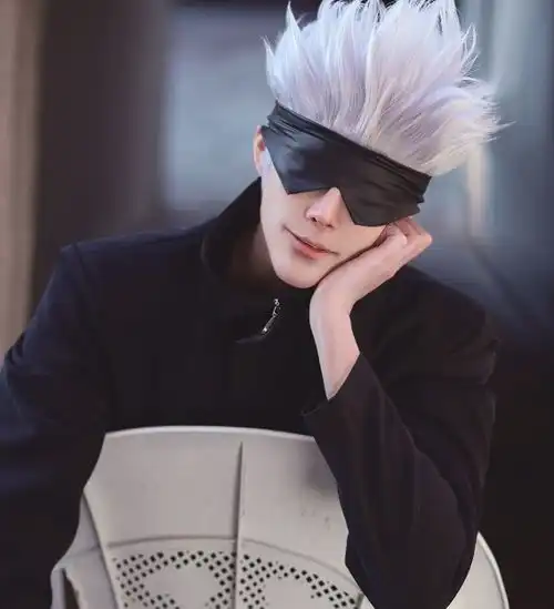 沙雕网友cos五条悟,连金针菇都用上了,简直一模一样