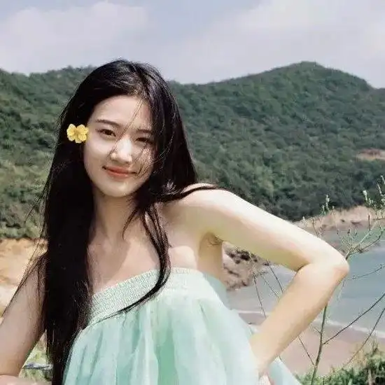 她的照片承包了我一年的头像