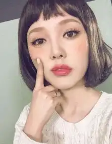 日杂风女生头像