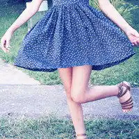 高冷系女生头像半身长裙