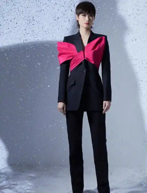 有种不常规叫李宇春,穿旗袍非配老爹鞋,秀身材让直男不淡定