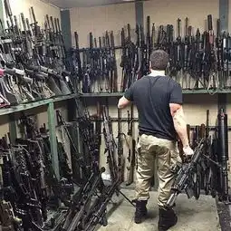 有钱,有肌肉,有一大堆女人,这种生活你想要吗