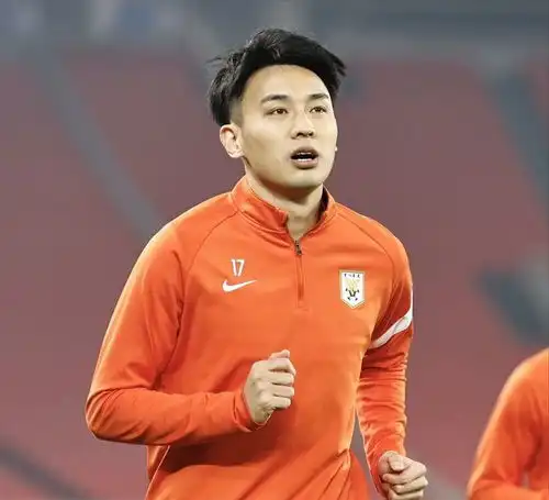 吴兴涵摊上大事了国足隔离期间违纪,疑似借用他人信息被曝光