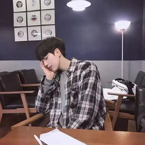 每日头像你在我心里,如同满月住在夜空