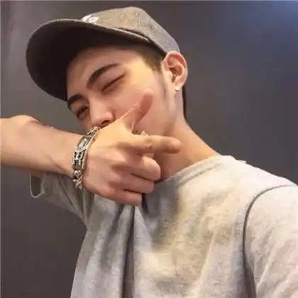 2020男生帅气超可爱头像图片,虽然成熟但是有点卖萌了