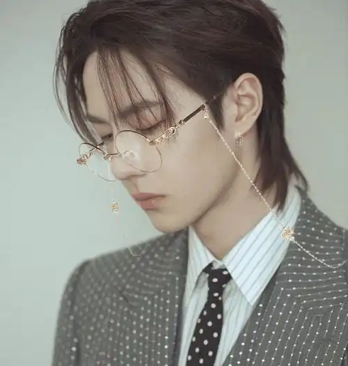五位男神眼镜杀,王一博高贵,杨洋像学长,易烊千玺气场全开