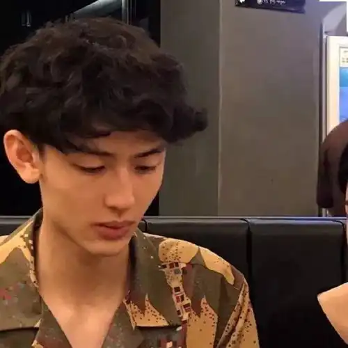 情侣头像把一个人的日子过好了,才有接纳另一个人的资格